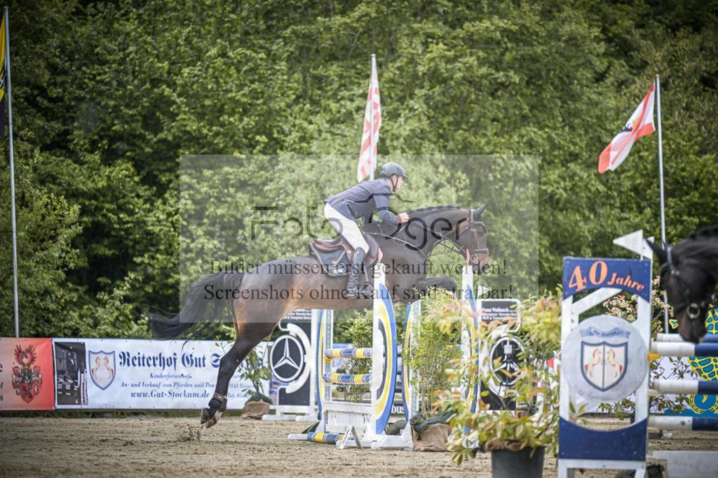 DOS_5399 | Entdecke hochwertige Reitturnierfotos von Foto Oger. Professionell, emotional und authentisch – jetzt Lieblingsmomente im Shop bestellen.Deutschlandweite Turnierfotografie. - Realisiert mit Pictrs.com
