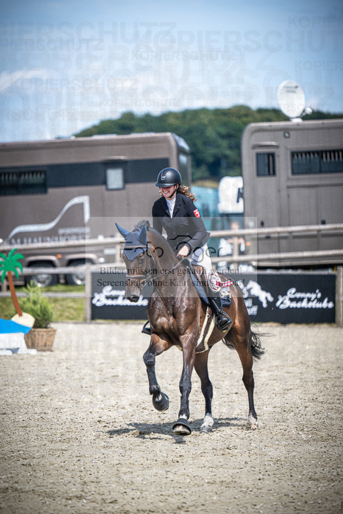 DOS_6754 | Entdecke hochwertige Reitturnierfotos von Foto Oger. Professionell, emotional und authentisch – jetzt Lieblingsmomente im Shop bestellen.Deutschlandweite Turnierfotografie. - Realisiert mit Pictrs.com