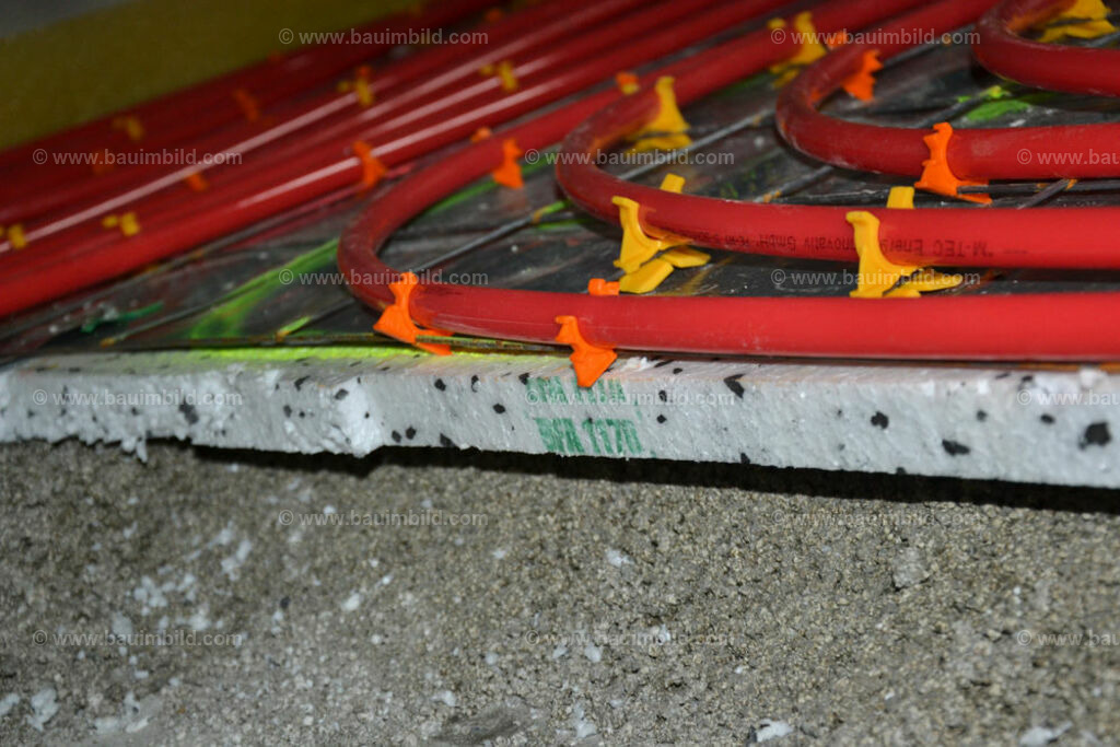 bib-lg19-fussbodenaufbau-0141 | Nach LV-Leistungsgruppen sortierte Detailfotos über den Bau eines Hauses. Alle Hausbau-Bilder direkt vom Urheber und Autor der Website Haus-Selber-Bauen.com