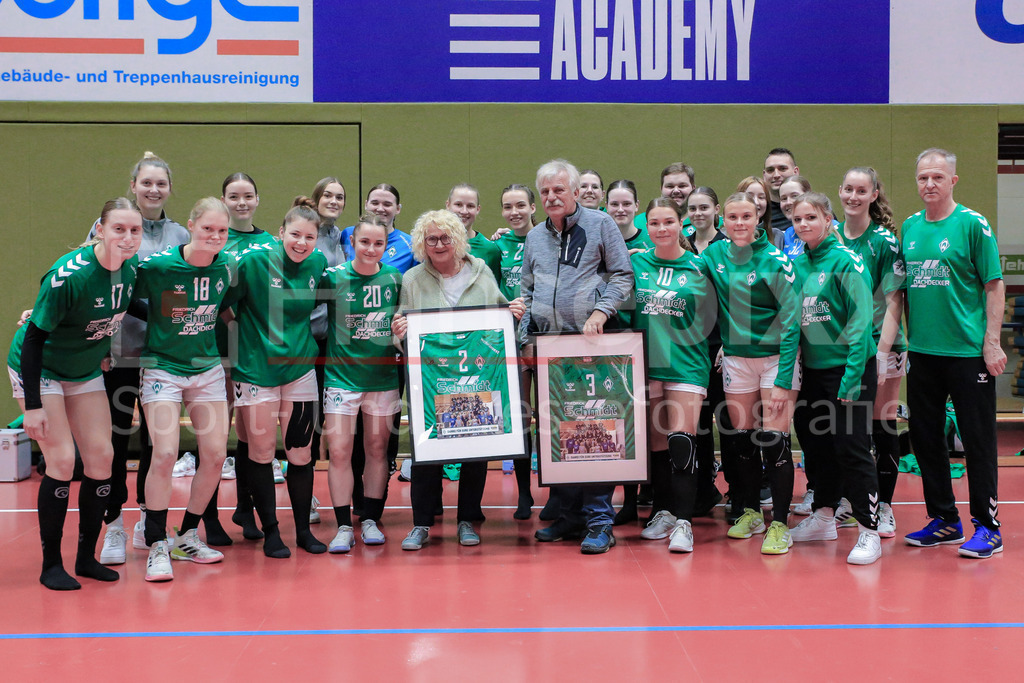 Handball, 2. Bundesliga Frauen, SV Werder Bremen - TG Nürtingen | v.li.: