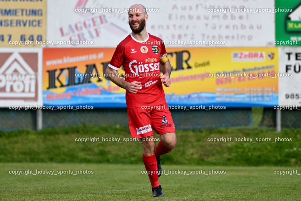 FC ASKÖ Gmünd vs. SV Rapid Lienz | Jubel #10 Dominik Müller Rapid Lienz, FC ASKÖ Gmünd vs. SV Rapid Lienz, FC ASKÖ Gmünd vs. SV Rapid Lienz am 09.11.2025 in Ferlach (Ballspielhalle Ferlach), Austria, (Photo by Bernd Stefan)
