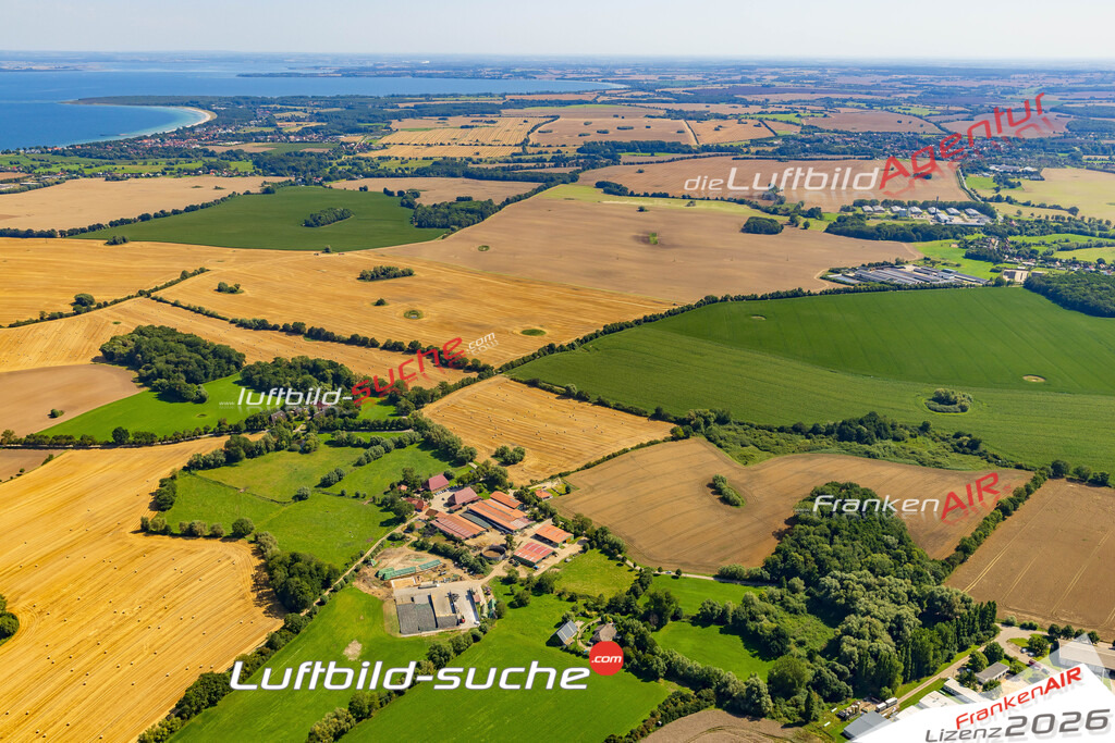 Klassische Luftaufnahme ohne Drohne zeigt:Steinbeck bei Klütz - Die Luftbildaufnahme wurde 2025 vom UL-Flugzeug heraus erstellt ( keine Drohnenaufnahme ) - Hochauflösende Luftaufnahme -Nicht vergleichbar mit Google Maps oder Satelittenbilder- Die Geschenkidee !Mit Lizenz und Bildrechte bestellbar