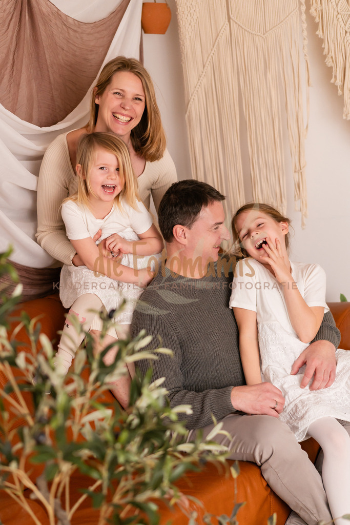 DSC04532 (1) | Die Fotomamis – Eure Fotografen für Babybauch-, Neugeborenen-, Familien-, Kindergarten- und Hochzeitsfotografie. Mit Feingefühl, Leidenschaft & Liebe zum Detail.