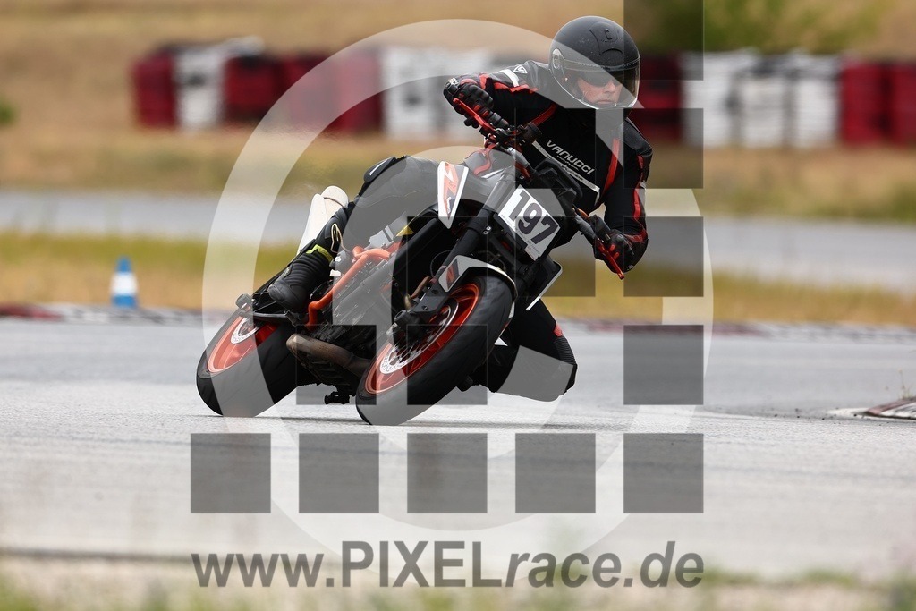 0197-20240712_02685 | Schöne Erinnerungen an spannende Momente - das festzuhalten ist unser Job. PIXELrace.de ist seit 2003 auf den Rennstrecken Europas unterwegs um die Action draußen beim Fahren und die wunderbare Stimmung imm Fahrerlager für euch einzufangen.
