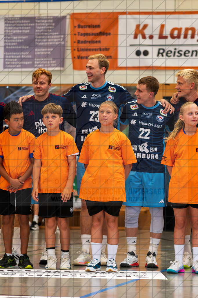IHC 2026 - HC Hamburg vs. HØJ Elite | Noah Beyer (Handball-Club Hamburg #22), Einar Olafsson (Handball-Club Hamburg #23); IHC 2026 - HC Hamburg vs. HØJ Elite am 07.08.2026 in Sporthalle KGS, Schneverdingen - Realisiert mit Pictrs.com