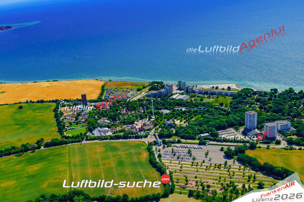 Die Luftbildaufnahme Hansapark - Sierksdorf wurde 2018 mittels Flugzeug (keine Drohne) erstellt. Perfekte Schärfe und Druck- Auflösung- Garantiert!