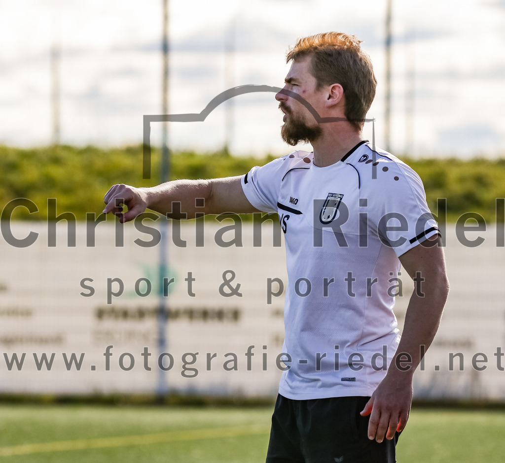 2023-10-21_006_FC_Langengeisling_gegen_TSV_Eching | Erding, Deutschland, 21.10.2023:
Fußball, Bezirksoberliga 2023 / 2024, 8. Spieltag, FC Langengeisling gegen TSV Eching, Endergebnis: 0:0

Trainer Jan Strehlow (TSV Eching)

Foto: Christian Riedel / fotografie-riedel.net