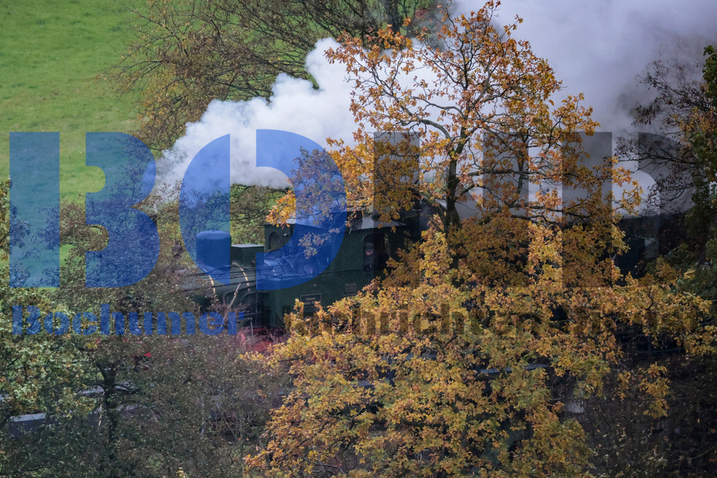  04.11.2023 - 
 | Sebastian Sendlak / Bochumer Nachrichtendienst (BOND) - Dampflok Waldbroel auf der Volmetalbahn - Realisiert mit Pictrs.com