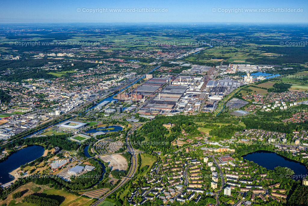 Wolfsburg_VW_Werk_Volkswagen_ELS_3602050623 | WOLFSBURG 05.06.2023 Blick auf das VW - Werksgelände Forschung &amp; Entwicklung der Volkswagen AG an der VW-Straße an der VW-Mittelstraße in Wolfsburg im Bundesland Niedersachsen. Weiterführende Informationen bei: VOLKSWAGEN AG. // View of the VW - factory premises research &amp; development of Volkswagen AG on street VW-Mittelstrasse in Wolfsburg in the state of Lower Saxony. Further information at: VOLKSWAGEN AG. Foto: Martin Elsen