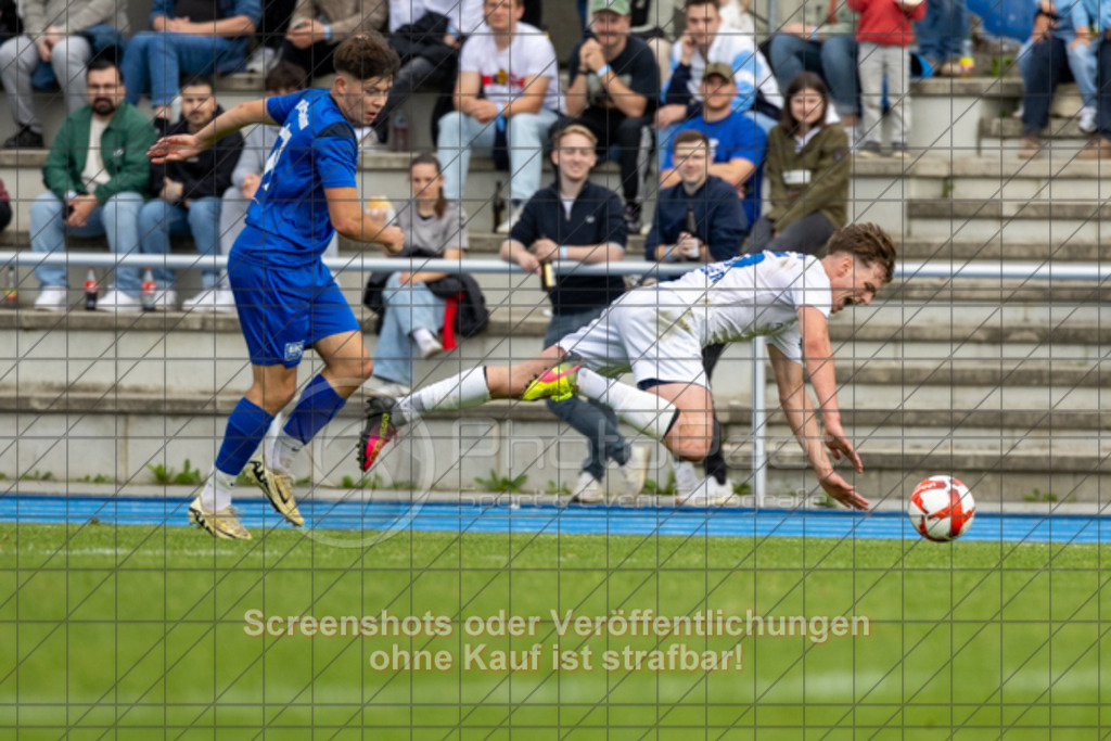 20250529_175139_0179 | #,  VfL Kirchheim (blau) vs. 1.FC Eislingen (weiß), Fußball, Bezirkspokal Finale - Bezirk Neckar/Fils, 2024/2025, Rasenplatz VfL Stadion Kirchheim, Jesinger Straße 105, 73230 Kirchheim, 29.05.2025 - 16:30 Uhr,Foto: PhotoPeet-Sportfotografie/Peter Harich