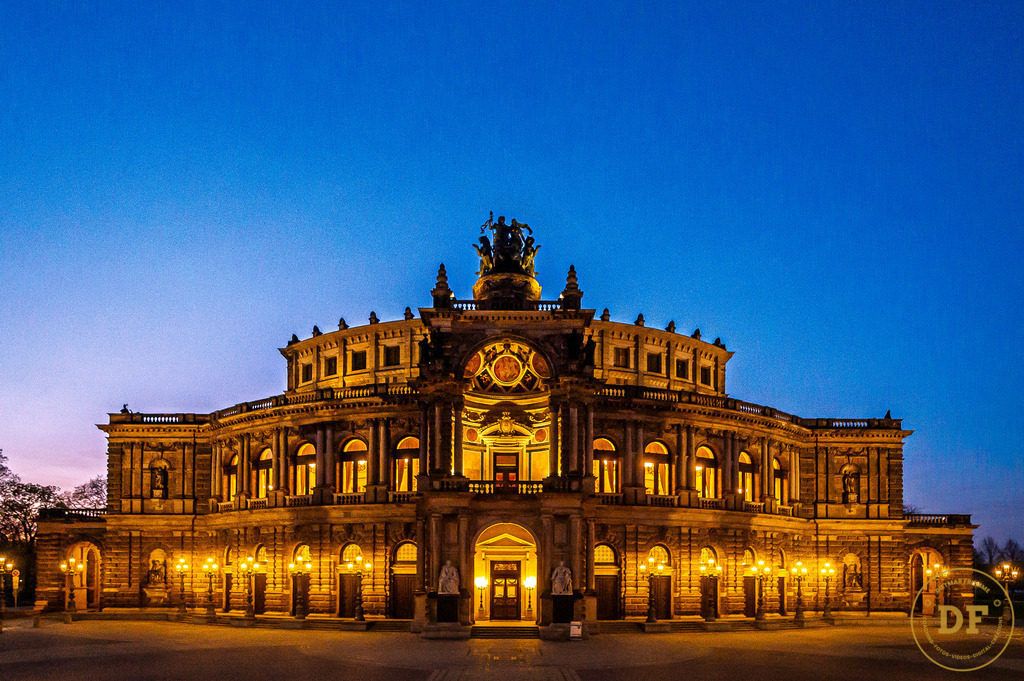 2.2-20250410-9609-L-SemOp-Entre-2 | Geschenke, Wandbilder und Accessoires mit Motiven aus Dresden und anderen schönen Orten zur Verschönerung Deines zu Hauses und zum verschenken gewünscht? Wähle Deine Lieblingsbild auf dem Produkt Deiner Wahl. 