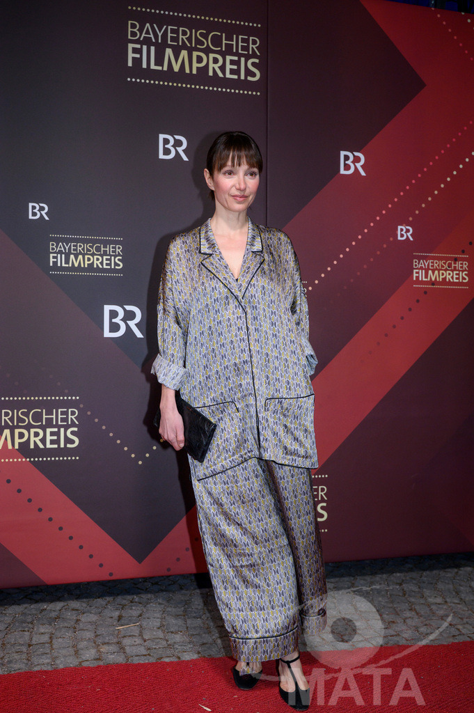 _DWI5200 | Julia Koschitz bei der Verleihung des 47. Bayerischen Filmpreises 2026  im Prinzregententheater. München, Deutschland. Der Bayerische Filmpreis wird seit 1979 von der Bayerischen Staatsregierung verliehen, um die Bedeutung des Kinofilms als Kulturgut herauszustellen - Realisiert mit Pictrs.com
