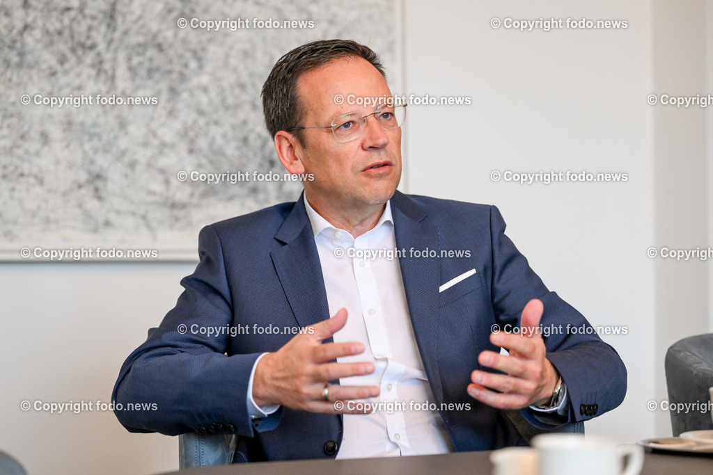 Klaus Kumpfmueller (Vorstandsvorsitzender der Hypo Oberoesterreich)_ 16.04.2024-20 | 16.04.2024, Linz, AUT, Hypo Oberoesterreich, Linz, im Bild Klaus Kumpfmueller (Vorstandsvorsitzender der Hypo Oberoesterreich)