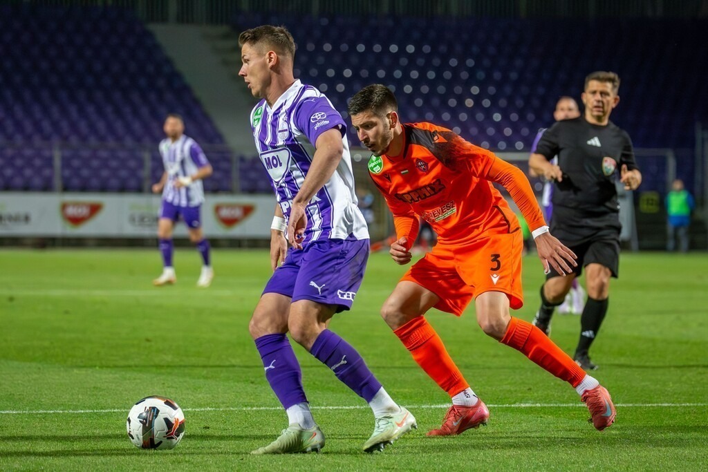 Fußball NB I. (Ungarn) Saison 2024/25, 32. Spieltag: Újpest FC gegen Nyíregyháza Spartacus***Am Ball: Damian Rasak (6, Újpest) | Fußball NB I. (Ungarn) Saison 2024/25, 32. Spieltag: Újpest FC gegen Nyíregyháza Spartacus***Am Ball: Damian Rasak (6, Újpest) - Realisiert mit Pictrs.com