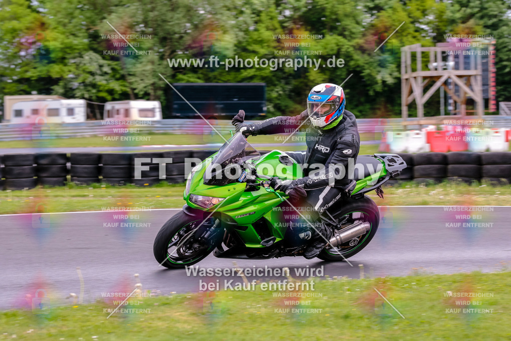 MotoTeamVBK-20213 | Hier findet Ihr Bilder von Touristenfahrten auf der Nürburgring Nordschleife oder von anderen Veranstaltungen die ich besucht habe. Viel Spass beim Durch Schauen 