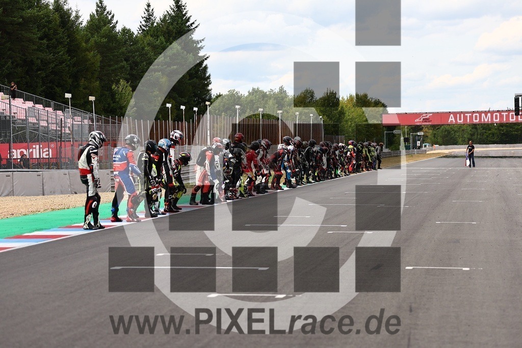 startendurance-20250830_07291 | Schöne Erinnerungen an spannende Momente - das festzuhalten ist unser Job. PIXELrace.de ist seit 2003 auf den Rennstrecken Europas unterwegs um die Action draußen beim Fahren und die wunderbare Stimmung imm Fahrerlager für euch einzufangen.