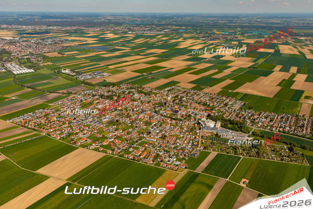 Das Luftbild zeigt :  Wehringen - Die Luftaufnahme wurde 2024 vom UL-Flugzeug aus erstellt ( keine Drohne ) - Hochauflösende Luftaufnahme - Für grossformatige Ausdrucke geeignet. Die Geschenkidee !Mit Lizenz und Bildrechte bestellbar