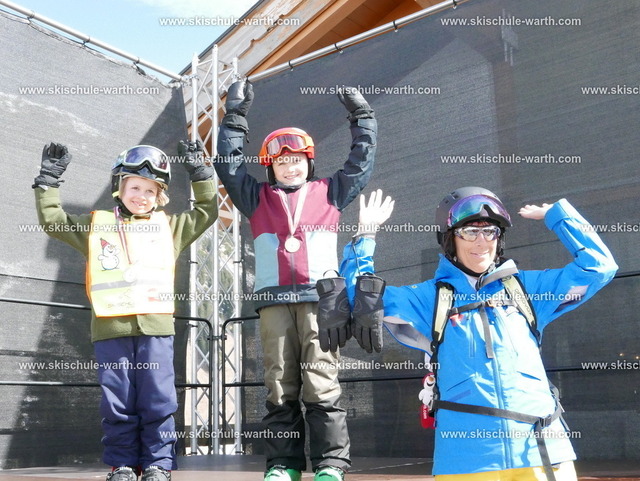 Gruppe Brigitte | Photos von der Skischule Warth - Realisiert mit Pictrs.com