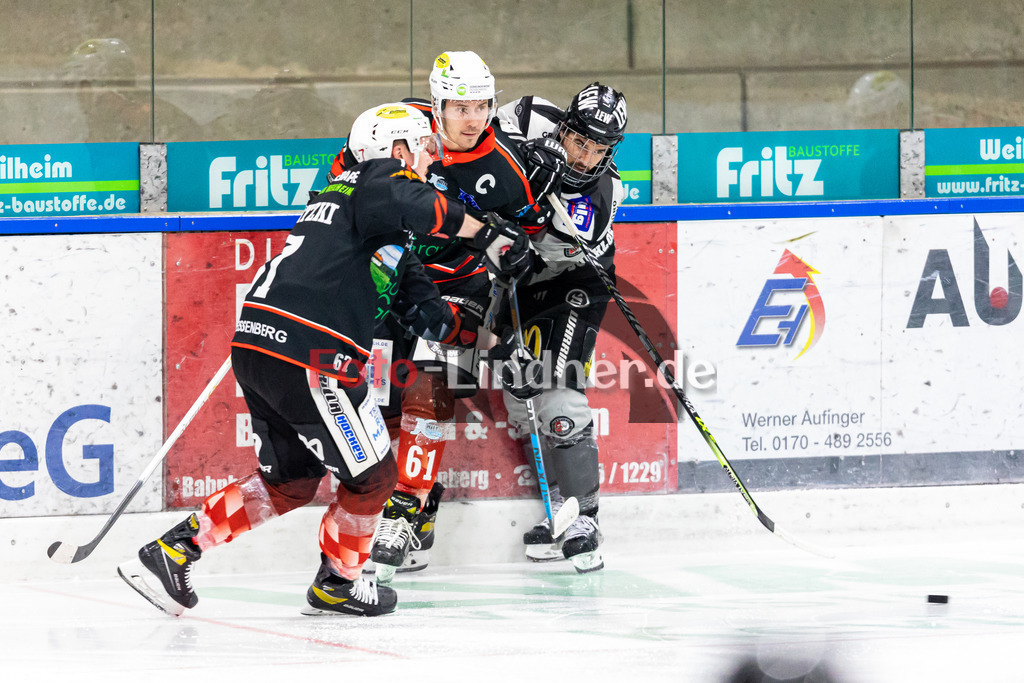 Bayernliga Eishockey, TSV Peißenberg Miners gegen den ESV Buchloe Pirates am 13.11.22 in Peißenberg | Bayernliga Eishockey, TSV Peißenberg Miners gegen den ESV Buchloe Pirates am 13.11.22 in Peißenberg