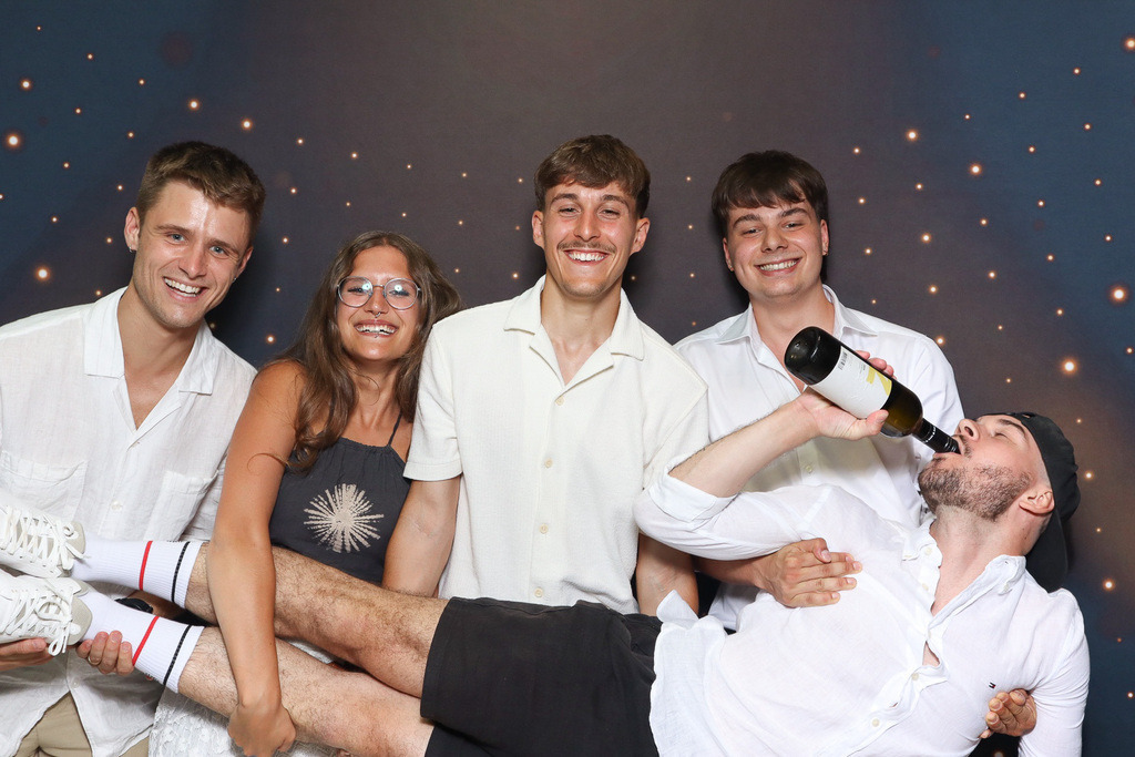 ZD260628112736-97 | Fotoshop von zweidimensional Fotografie. Ihr Fotograf im Aargau. Abzüge von Ihrem Fotobox Event bestellen.Abzüge von Ihrem Hochzeit bestellen.Abzüge von Ihrem Schulfotograf bestellen.