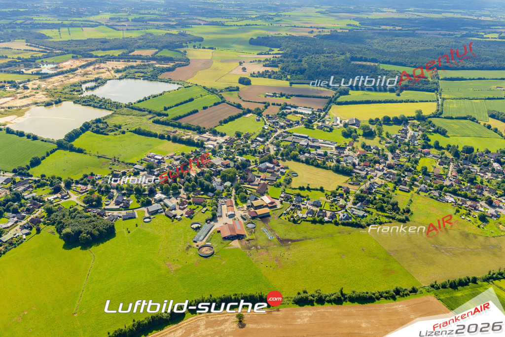 Luftbild der Stadt Bargstedt - Das Luftbild wurde 2025 vom UL-Flugzeug heraus erstellt ( keine Drohnenaufnahme ) - Hochauflösende Luftaufnahme - für Wandbilder und großformatige Ausdrucke geeignet. Das besondere Geschenk!Hier alle&nbsp;Infos zur Lizenzierung der LuftaufnahmeWir fliegen auch dieses Jahr wieder in Ihre Region um Luftbilder zu erstellen.- Luftbild anfragen