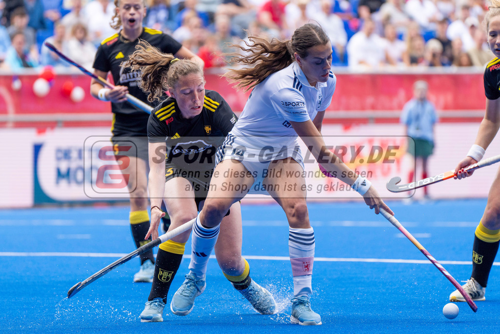 Final4_20250601-1042-HK108269 | Krefeld, Deutschland, 01.06.2025:  Feldhockey Final4 2025 – „Deutsche Feldhockey-Meisterschaften 2025“ Harvestehuder HTC - Düsseldorfer HC (Finale Damen) im Gerd-Wellen-Hockeyanlage am 01.06.2025 in Krefeld, Deutschland. (Foto von Kramhöller/Fehrmann/Kaste)Krefeld, Germany, 01.06.2025: Feldhockey Final4 2025 – „Deutsche Feldhockey-Meisterschaften 2025“ Harvestehuder HTC - Düsseldorfer HC (Finale Damen) in Gerd-Wellen-Hockeyanlage at 01.06.2025 in Krefeld, Deutschland. (Foto from Kramhöller/Fehrmann/Kaste)