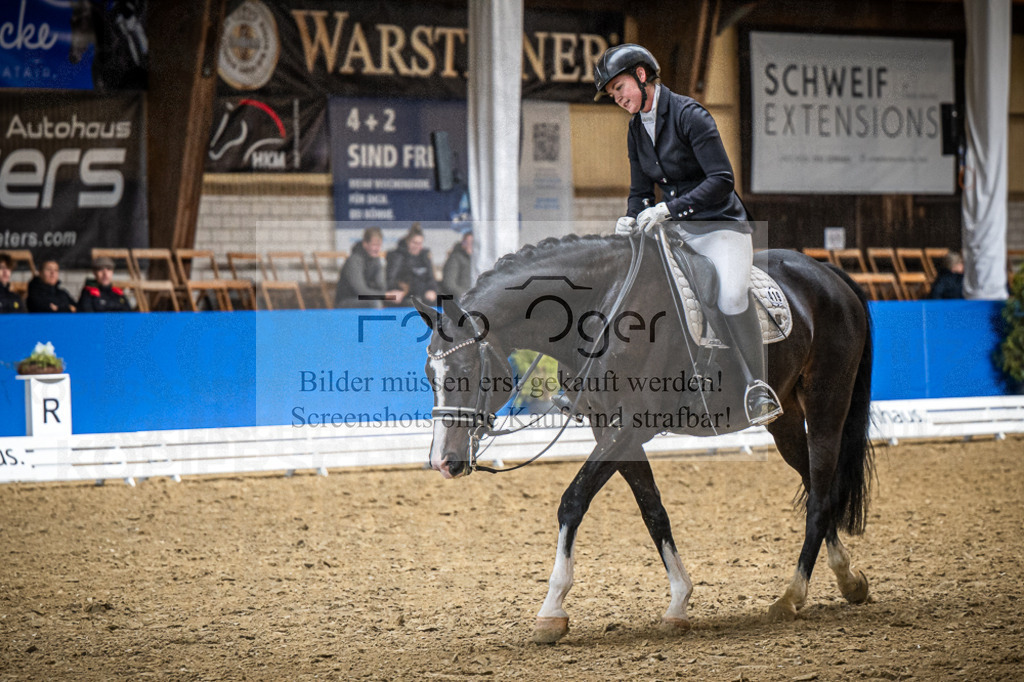 DOS_2668 | Entdecke hochwertige Reitturnierfotos von Foto Oger. Professionell, emotional und authentisch – jetzt Lieblingsmomente im Shop bestellen.Deutschlandweite Turnierfotografie. - Realisiert mit Pictrs.com