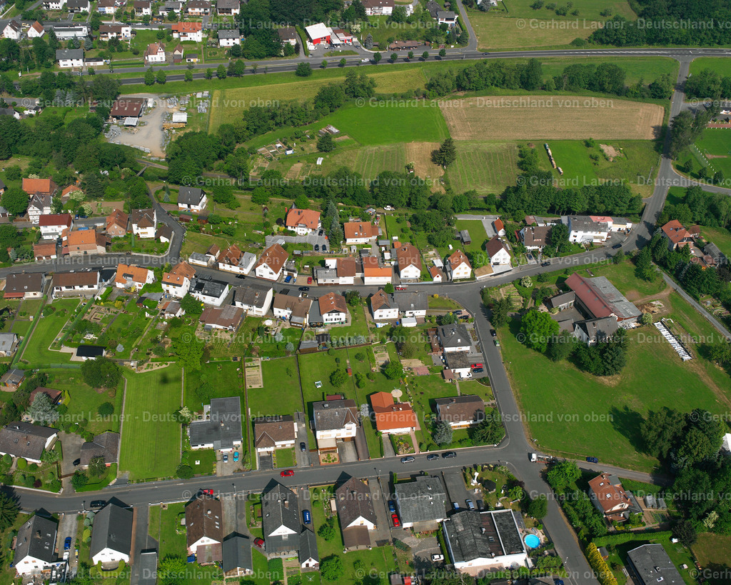 2615905 | RAINROD 09.06.2006 Wohngebiet einer Einfamilienhaus- Siedlung  in Rainrod im Bundesland Hessen, Deutschland // Single-family residential area of settlement  in Rainrod in the state Hesse, Germany Foto: Gerhard Launer