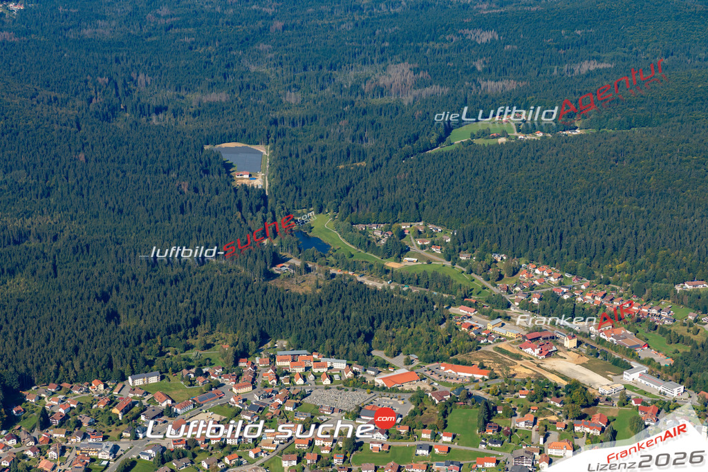 Das Luftbild der Stadt Spiegelau wurde 2021 vom Flugzeug heraus erstellt (keine Drohne) Aufnahmehöhe ca.450 Meter- hohe Bildauflösung und Druck-Qualität garantiert!