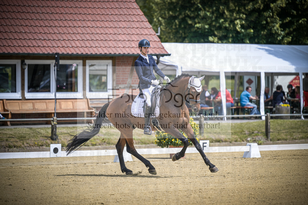DOS_0134 | Entdecke hochwertige Reitturnierfotos von Foto Oger. Professionell, emotional und authentisch – jetzt Lieblingsmomente im Shop bestellen.Deutschlandweite Turnierfotografie. - Realisiert mit Pictrs.com