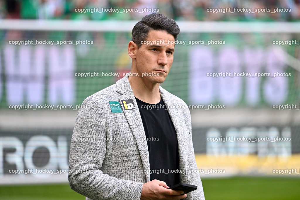 SK Puntigamer Sturm vs. SK Rapid Wien Siegerehrung, Impressionen | ORF Experte Helge Payer, SK Puntigamer Sturm vs. SK Rapid Wien Siegerehrung, Impressionen, SK Puntigamer Sturm vs. SK Rapid Wien Siegerehrung, Impressionen am 01.05.2024 in Klagenfurt (Wörthersee Stadion ), Austria, (Photo by Bernd Stefan)