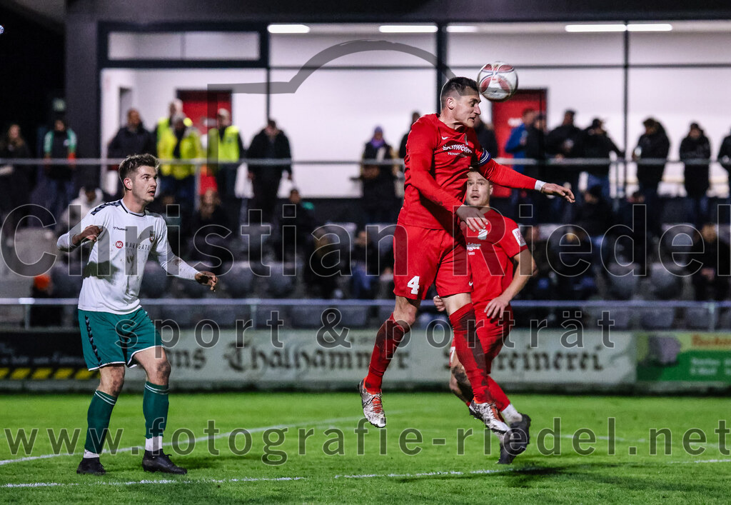 2024-03-28_084_FC_Schwaig_gegen_VfB_Forstinning | Oberding, Deutschland, 28.03.2024:
Fußball, Landesliga Südost 2023 / 2024, 27. Spieltag, FC Schwaig gegen VfB Forstinning, Endergebnis: 2:1

Raffael Ascher (FC Schwaig, #9), Mathias Hirt (VfB Forstinning, #4)

Foto: Christian Riedel / fotografie-riedel.net