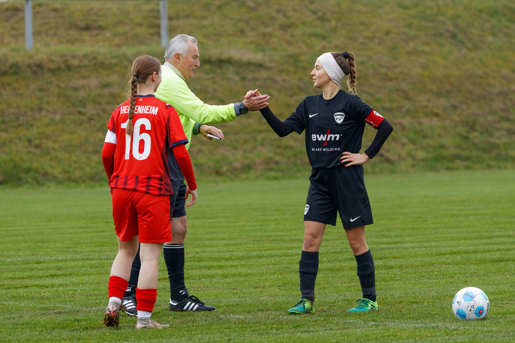 HOHFCH_251109_6029 | 1.FC Heidenheim 1846 II vs. GAST, Fußball, Frauen, Bezirksliga, 2025/2026, X. Spieltag, 03.10.2025 in Heidenheim, Kunstrasen b. Voith-Arena West(Foto: Michael Bulling) - Realisiert mit Pictrs.com