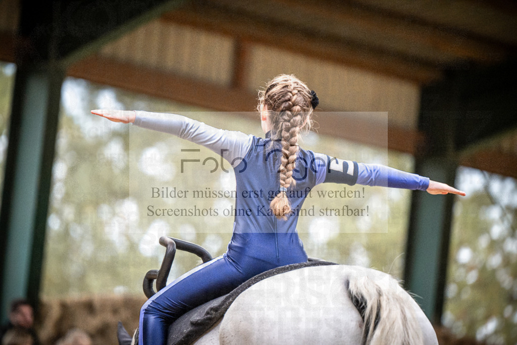 DOS_0120 | Entdecke hochwertige Reitturnierfotos von Foto Oger. Professionell, emotional und authentisch – jetzt Lieblingsmomente im Shop bestellen.Deutschlandweite Turnierfotografie. - Realisiert mit Pictrs.com