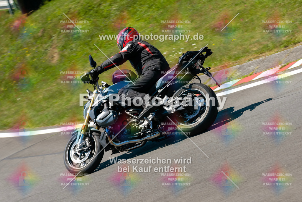 Moto-TeamOBK-22167 | Hier findet Ihr Bilder von Touristenfahrten auf der Nürburgring Nordschleife oder von anderen Veranstaltungen die ich besucht habe. Viel Spass beim Durch Schauen 