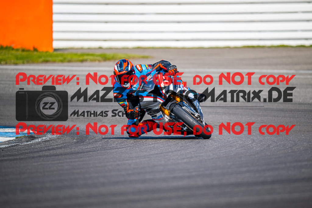 MaZZes_FotoMatrix_230410_5062 | ROT