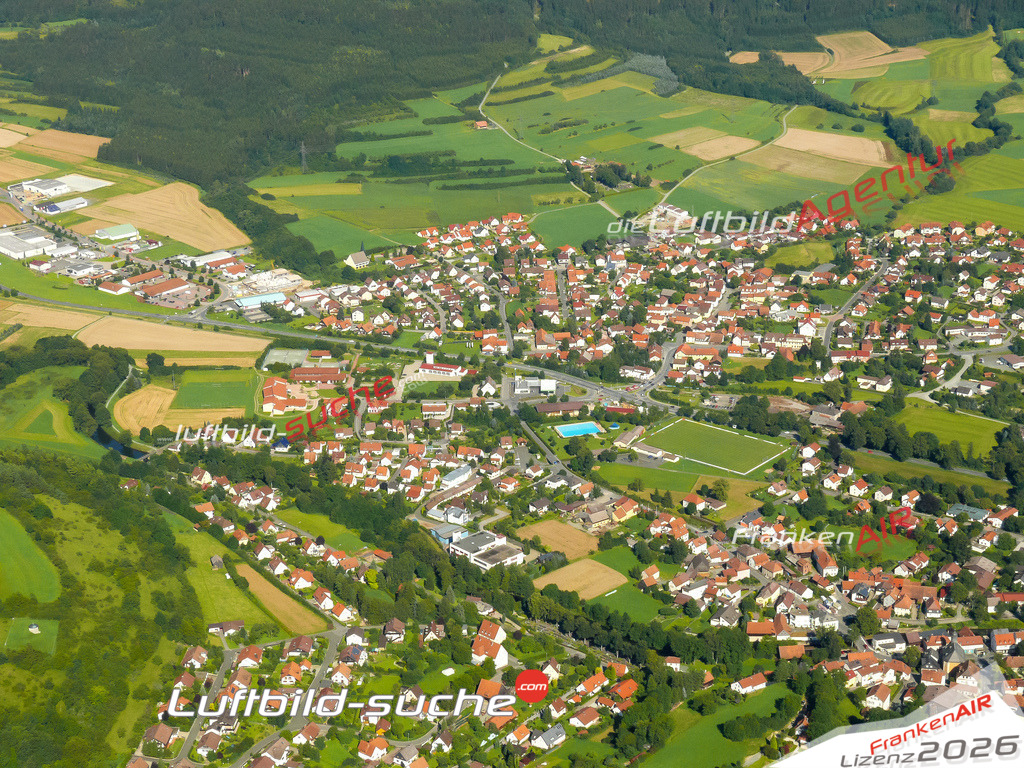Die Luftaufnahme Unterrodach - Marktrodach wurde vom UL-Flugzeug (keine Drohne) aus fotografiert.Hohe Druck- Auflösung-die Geschenkidee!