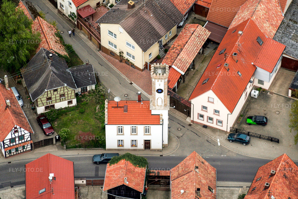 Luftbild: Rathauses der Stadtverwaltung in Oberhausen im Bundesland Rheinland-Pfalz in Deutschland. Foto: IMG_1763.jpg vom 01.05.2006 durch Werner Riehm/FLY-FOTO.de