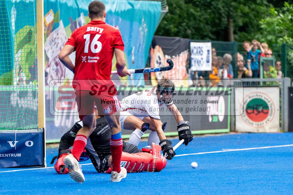 Final4_20250601-1459-HK108668 | Krefeld, Deutschland, 01.06.2025:  Feldhockey Final4 2025 – „Deutsche Feldhockey-Meisterschaften 2025“ Crefelder HTC - Rot-Weiss Köln (Finale Herren) im Gerd-Wellen-Hockeyanlage am 01.06.2025 in Krefeld, Deutschland. (Foto von Kramhöller/Fehrmann/Kaste)Krefeld, Germany, 01.06.2025: Feldhockey Final4 2025 – „Deutsche Feldhockey-Meisterschaften 2025“ Harvestehuder HTC - Düsseldorfer HC (Finale Damen) in Gerd-Wellen-Hockeyanlage at 01.06.2025 in Krefeld, Deutschland. (Foto from Kramhöller/Fehrmann/Kaste)