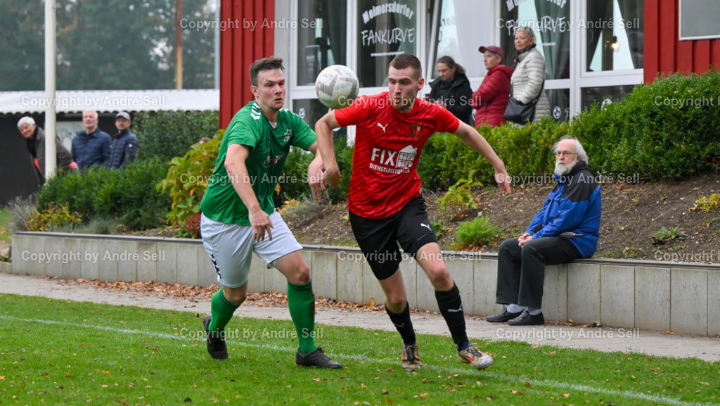 SSG Rot-Schwarz Kiel vs IF Stjernen Flensborg | Tim Kappmeyer (Kiel #18) / Pascal Honnens (Stjernen #5)Fußball-Landesliga Schleswig Männer 2024/2025 / SSG Rot-Schwarz Kiel vs IF Stjernen Flensborg / Sportplatz Meimersdorf / Kiel / 19.10.24 - Realisiert mit Pictrs.com
