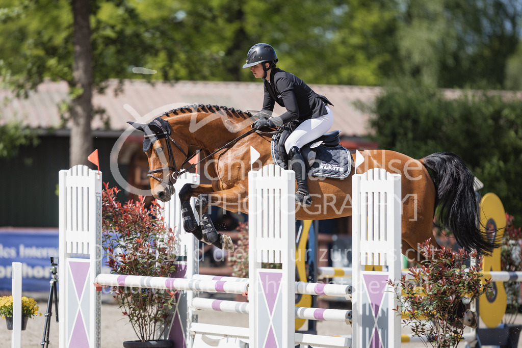 230516_Mühlen_03SprPf-A-306 | Deine schönsten Turniermomente als professionelle Fotos! Entdecke hochwertige Pferdesport-Fotografie im Online-Shop. Jetzt Fotos finden & bestellen!