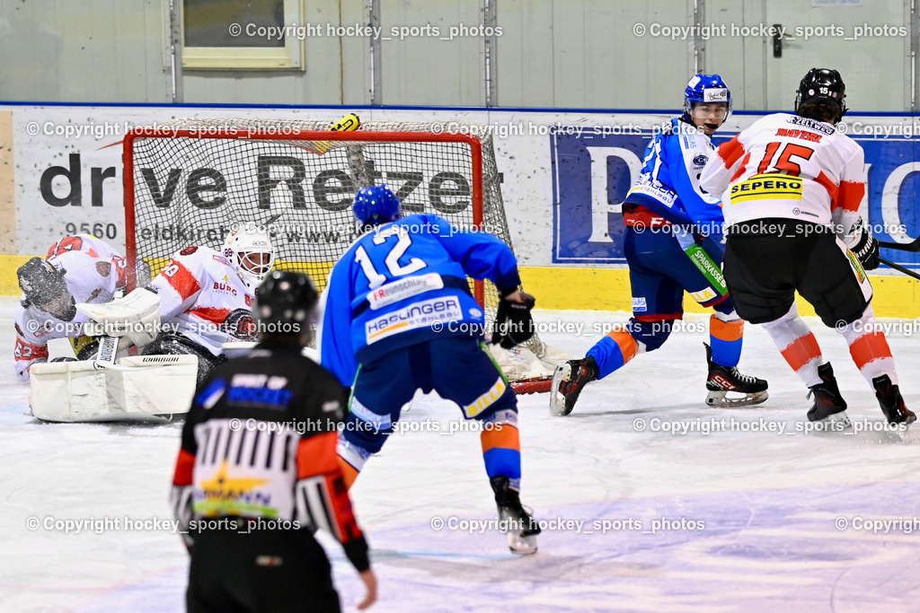 ESC SPARKASSE STEINDORF vs. EV ZELTWEG MURTAL LIONS | #88 Mocher Paul EV ZELTWEG MURTAL LIONS, #12 Cimzar Tadej ESC Steindorf, #15 Mayerl Kilian EV ZELTWEG MURTAL LIONS, #21 Walder Patrik ESC Steindorf, ESC SPARKASSE STEINDORF vs. EV ZELTWEG MURTAL LIONS, ESC SPARKASSE STEINDORF vs. EV ZELTWEG MURTAL LIONS am 27.12.2025 in Steindorf (Ossiachersee Halle), Austria, (Photo by Bernd Stefan)