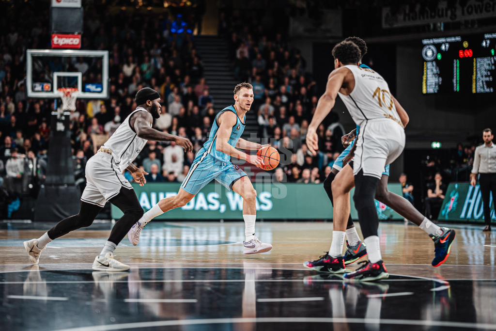 Basketball | Männer | Saison 2024/2025 | easyCredit Basketball Bundesliga | 14. Spieltag | Veolia Towers Hamburg vs. Basketball Löwen Braunschweig | 30.12.2024 | Brae Ivey (#1, Veolia Towers Hamburg)