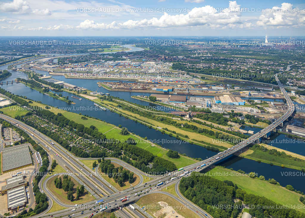 Duisburg250703176Nord | Luftbild, Berliner Brücke der Autobahn A59 über Fluss Ruhr und Rhein-Herne-Kanal zwischen Autobahnkreuz Dusiburg und Hafen Duisburg, Fernsicht und blauer Himmel mit Wolken, Duissern, Duisburg, Ruhrgebiet, Nordrhein-Westfalen, Deutschland