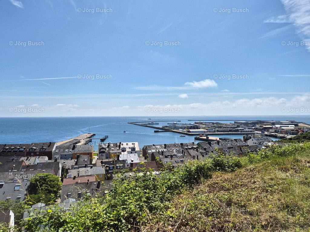 Blick vom Falm auf Südhafen Helgoland | Dieser Shop bietet Fotos und Videos aus den Bereichen Fallschirmspringen, Landschaft und Luftbild - Realizzato con Pictrs.com