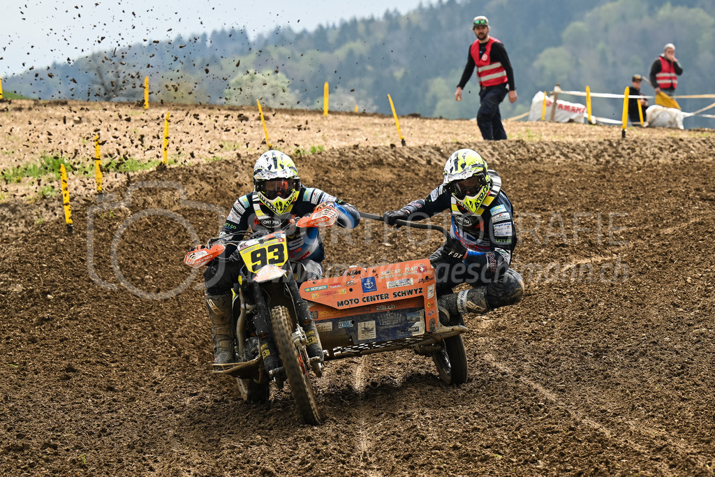 Motocross Schlatt bei Winterthur - 30. April 2023 | #93 Heinzer Marco / Betschart Ruedi aus Illgau (CH) in der Kategorie Seitenwagen am Motocross Schlatt bei Winterthur, 30. April 2023. 
Instagram: @mx_schlatt | @mc_wila | @sam_schweiz
Bild: Sportfotografie Markus Aeschimann | www.markus-aeschimann.ch - Realisiert mit Pictrs.com