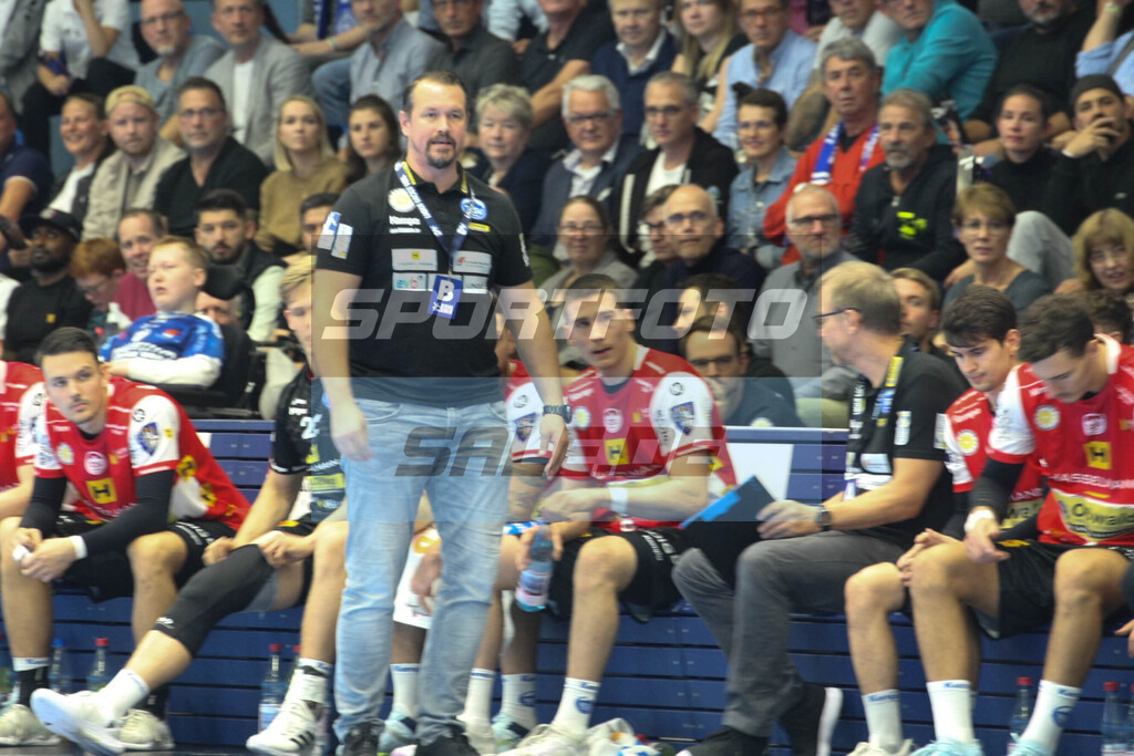VFL Gummersbach -  ThSV Eisenach | Eisenachs Trainer Hisha Kaufmann - © Sportfoto-Sale (MK) - Realisiert mit Pictrs.com