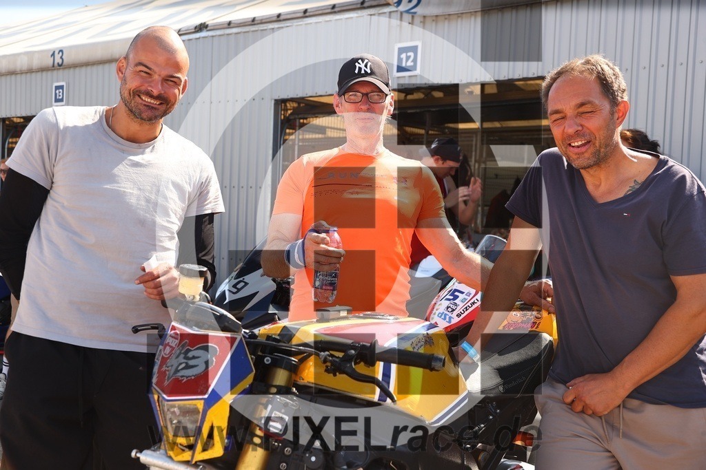 teams-20240905_04793 | Schöne Erinnerungen an spannende Momente - das festzuhalten ist unser Job. PIXELrace.de ist seit 2003 auf den Rennstrecken Europas unterwegs um die Action draußen beim Fahren und die wunderbare Stimmung imm Fahrerlager für euch einzufangen.