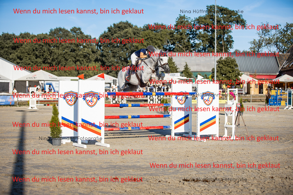 BK1A8801 | Turnierbilder Turnierfotos Nina Hüffmann Turnierfotografie Pferdefotografie Tierzeichnung Haustierzeichnung Pferdezeichnung Hundezeichnung Videograf  - Realisiert mit Pictrs.com