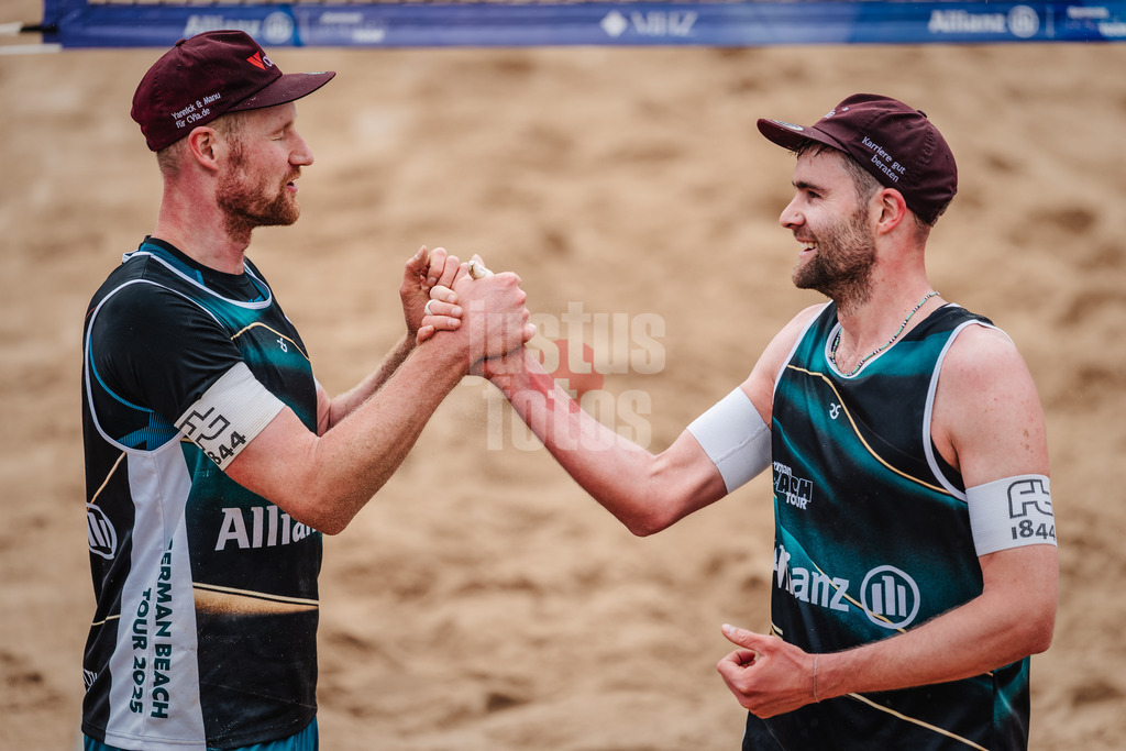 Beachvolleyball | Männer | Allianz German Beach Tour 2025 | Tourstop Hamburg | 29.05.2025 | v.l. Yannick Harms und Manuel Harms freuen sich